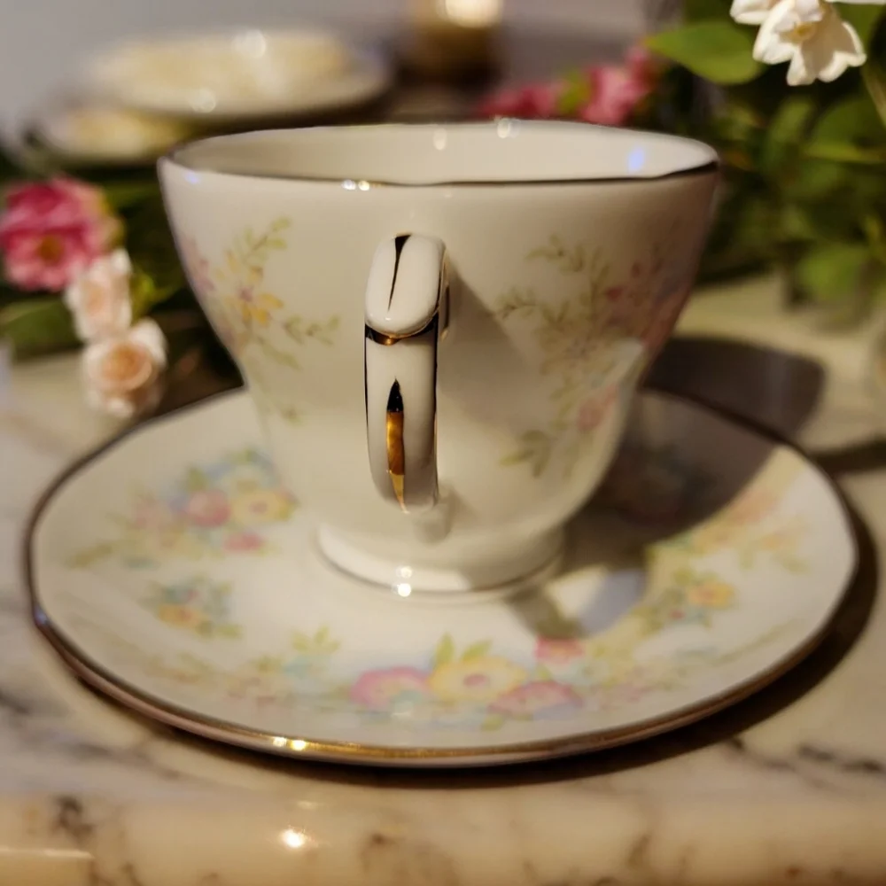 Vtg DUCHESS MARYLAND 🇬🇧 England Bone China Tea Cup Saucer Floral